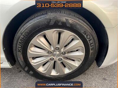 2016 Hyundai SONATA Hybrid SE   - Photo 12 - Huntington Beach, CA 92647