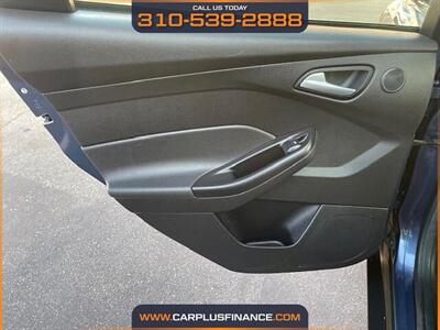 2018 Ford Focus SEL   - Photo 12 - Huntington Beach, CA 92647