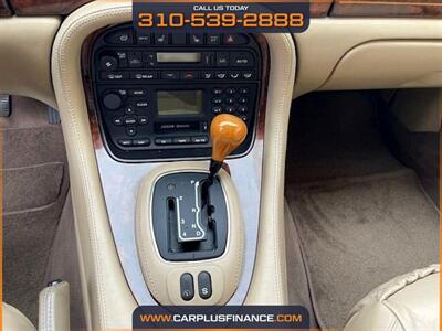 2001 Jaguar XJ8 Vanden Plas   - Photo 19 - Huntington Beach, CA 92647
