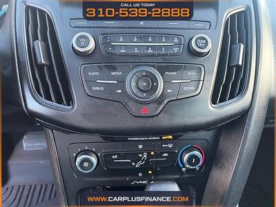 2018 Ford Focus SE   - Photo 16 - Huntington Beach, CA 92647