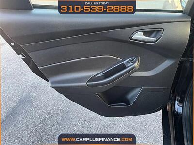 2018 Ford Focus SE   - Photo 20 - Huntington Beach, CA 92647