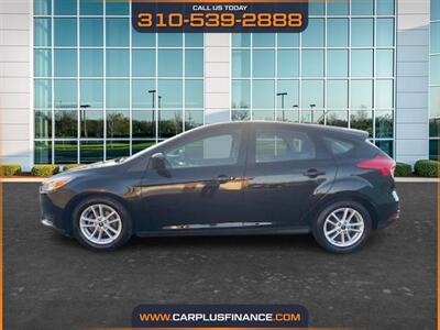 2018 Ford Focus SE   - Photo 2 - Huntington Beach, CA 92647