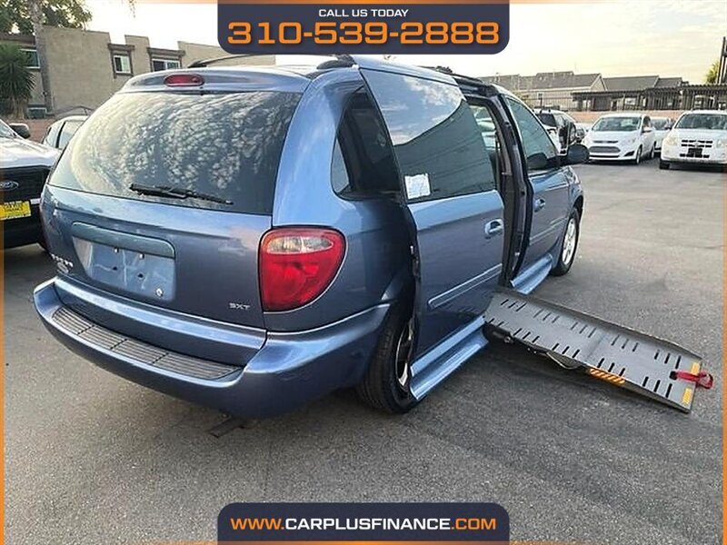 2007 Dodge Grand Caravan SXT - Photo 12 - Huntington Beach, CA 92647