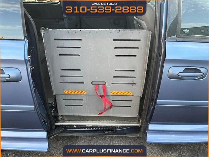 2007 Dodge Grand Caravan SXT - Photo 11 - Huntington Beach, CA 92647
