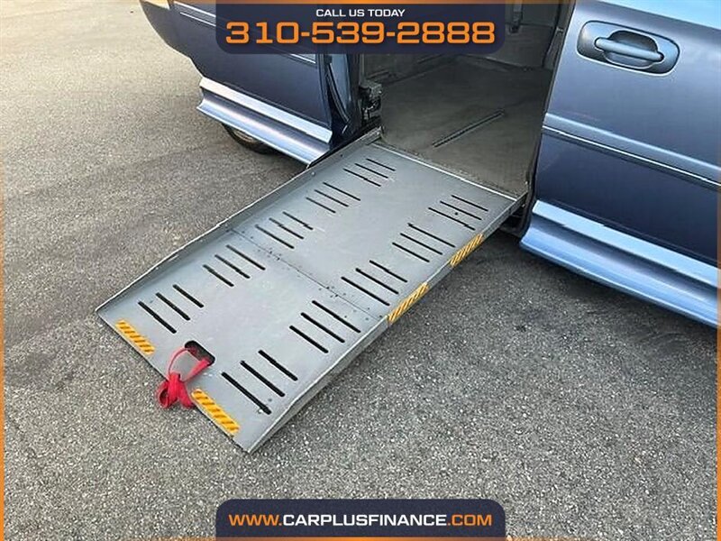 2007 Dodge Grand Caravan SXT - Photo 2 - Huntington Beach, CA 92647