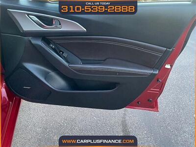 2018 Mazda MAZDA3 Touring   - Photo 13 - Huntington Beach, CA 92647
