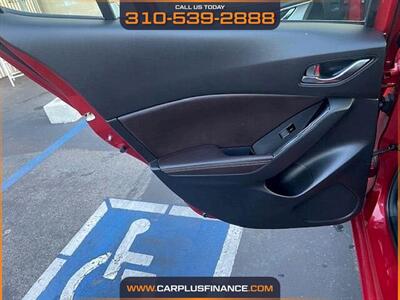 2018 Mazda MAZDA3 Touring   - Photo 39 - Huntington Beach, CA 92647