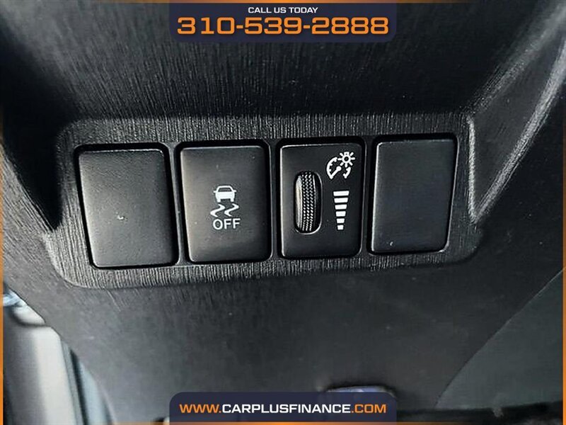 2017 Toyota Prius v Three - Photo 17