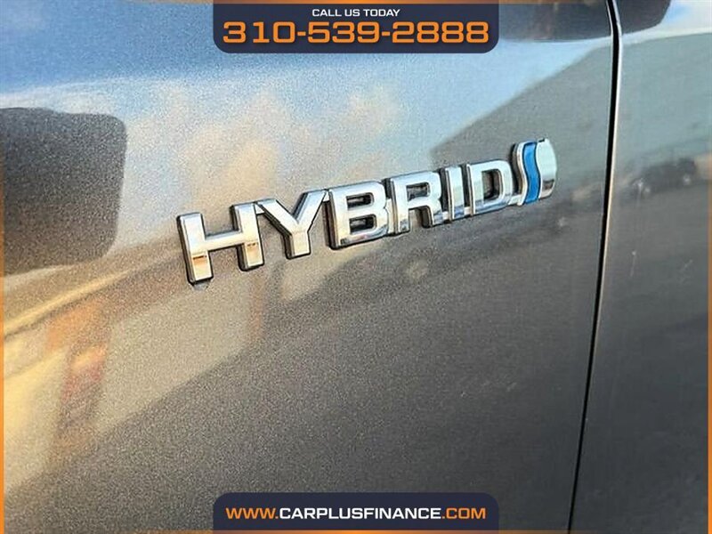 2017 Toyota Prius v Three - Photo 8