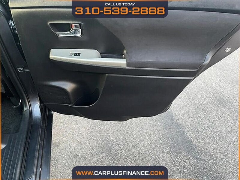 2017 Toyota Prius v Three - Photo 37