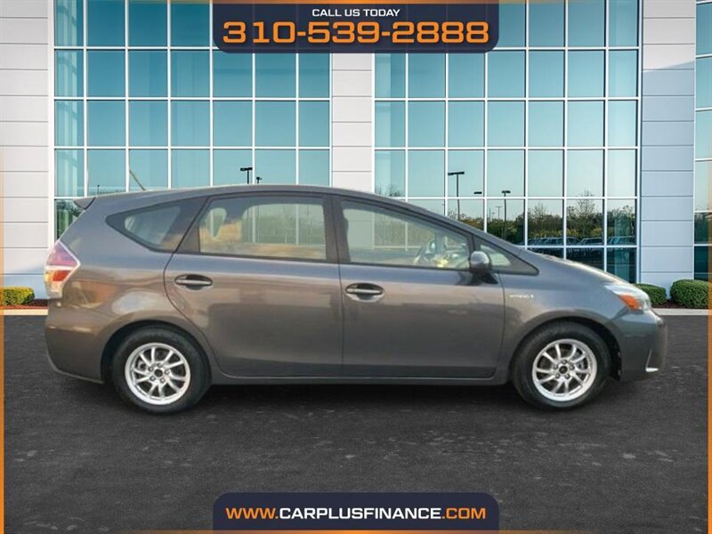 2017 Toyota Prius v Three - Photo 34