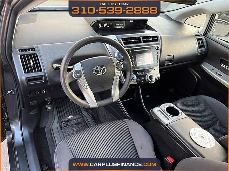 2017 Toyota Prius v Three - Photo 16