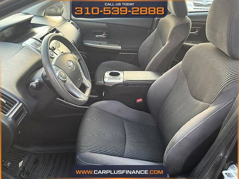 2017 Toyota Prius v Three - Photo 19