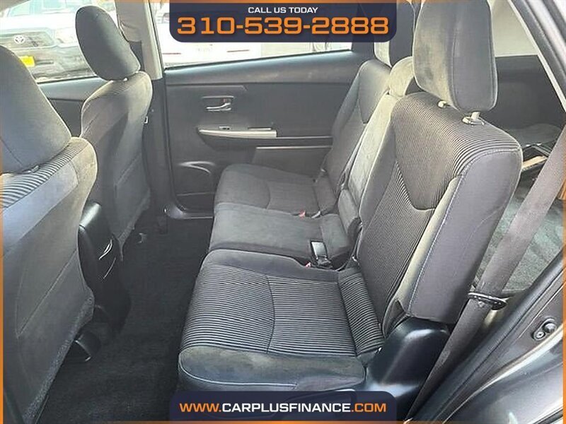 2017 Toyota Prius v Three - Photo 27