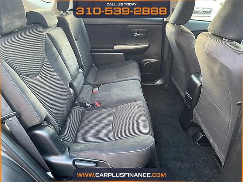 2017 Toyota Prius v Three - Photo 38