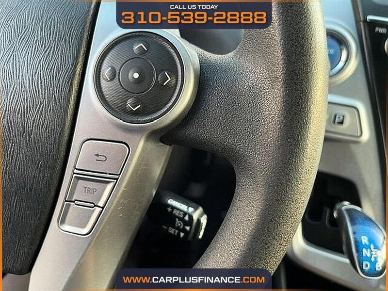 2017 Toyota Prius v Three - Photo 21