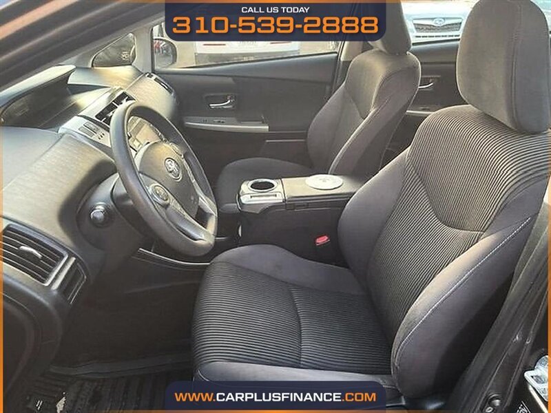 2017 Toyota Prius v Three - Photo 15