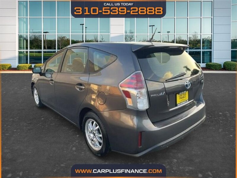 2017 Toyota Prius v Three - Photo 4