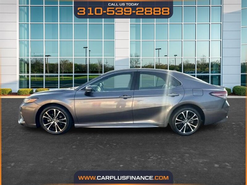 2019 Toyota Camry SE - Photo 2 - Huntington Beach, CA 92647