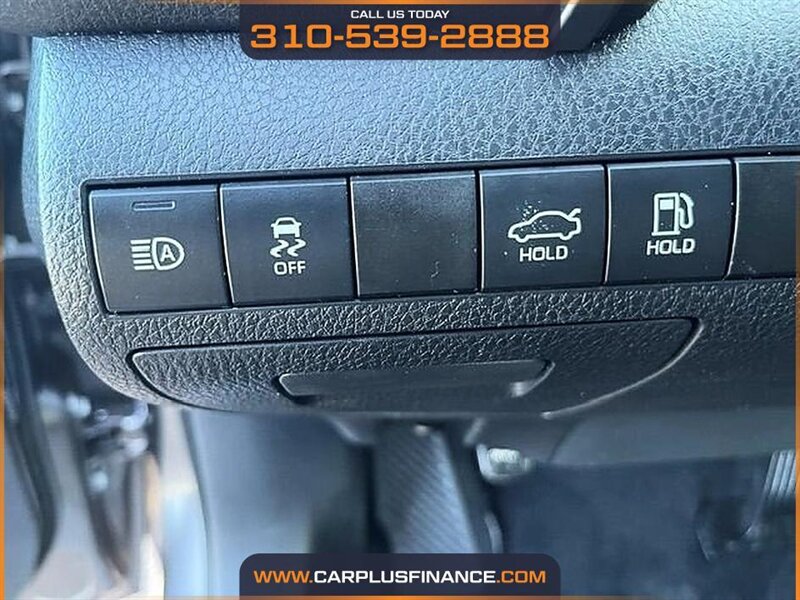 2019 Toyota Camry SE - Photo 16 - Huntington Beach, CA 92647