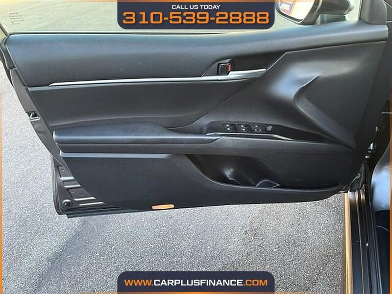 2019 Toyota Camry SE - Photo 11 - Huntington Beach, CA 92647