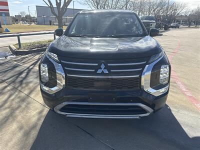 2025 Mitsubishi Outlander SE   - Photo 2 - Dallas, TX 75252