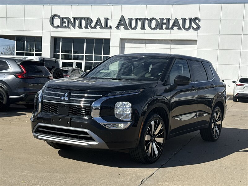 2025 Mitsubishi Outlander SE   - Photo 1 - Dallas, TX 75252