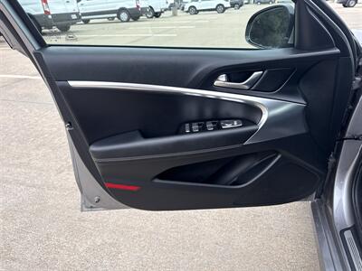 2025 Genesis G70 2.5T Standard   - Photo 12 - Dallas, TX 75252