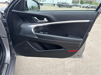 2025 Genesis G70 2.5T Standard   - Photo 13 - Dallas, TX 75252