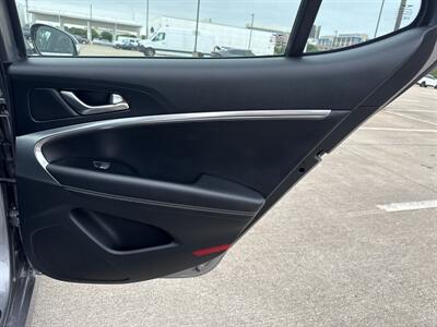 2025 Genesis G70 2.5T Standard   - Photo 14 - Dallas, TX 75252