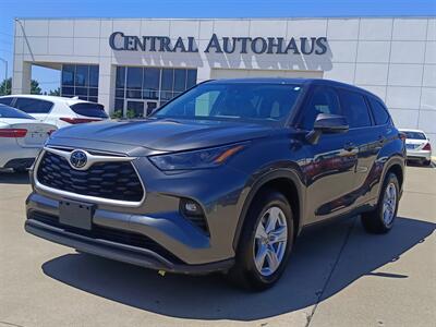 2023 Toyota Highlander LE   - Photo 1 - Dallas, TX 75252