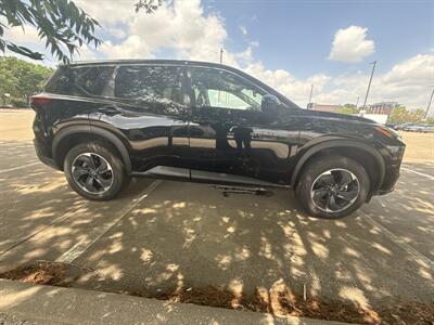 2025 Nissan Rogue SV - Photo 8 - Dallas, TX 75252