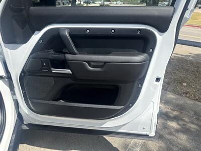 2025 Land Rover Defender 110 P300 S   - Photo 13 - Dallas, TX 75252