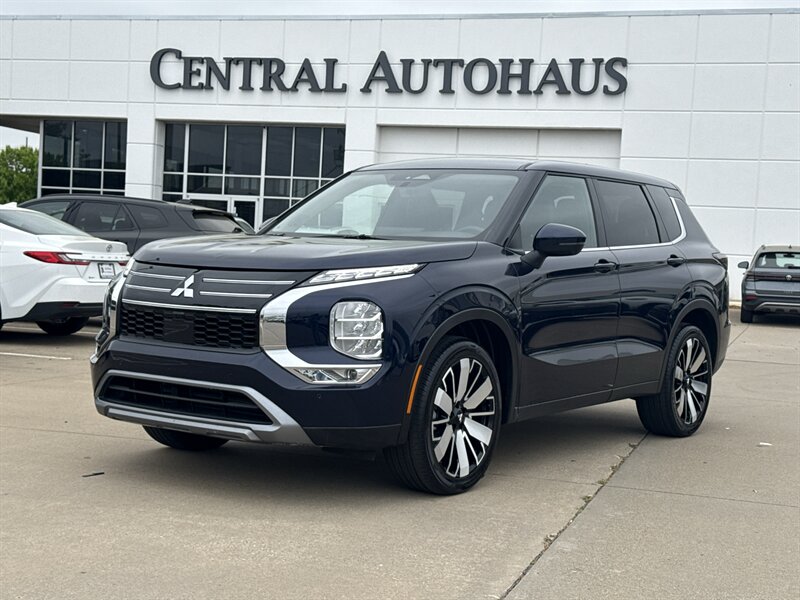 2025 Mitsubishi Outlander SE   - Photo 1 - Dallas, TX 75252