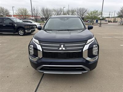2025 Mitsubishi Outlander SE   - Photo 2 - Dallas, TX 75252