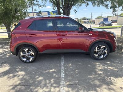 2024 Hyundai VENUE SEL   - Photo 8 - Dallas, TX 75252