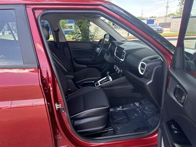 2024 Hyundai VENUE SEL   - Photo 17 - Dallas, TX 75252