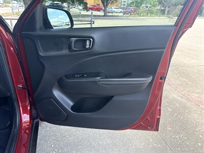 2024 Hyundai VENUE SEL   - Photo 11 - Dallas, TX 75252