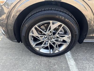 2025 Genesis GV70 2.5T Standard   - Photo 38 - Dallas, TX 75252