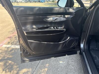 2025 Genesis GV70 2.5T Standard   - Photo 10 - Dallas, TX 75252