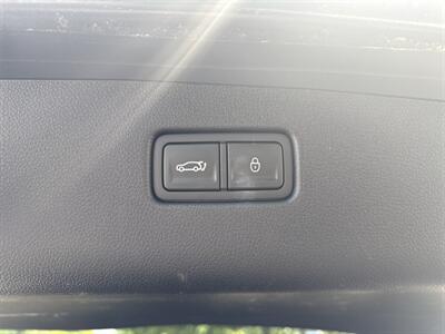 2025 Genesis GV70 2.5T Standard   - Photo 17 - Dallas, TX 75252