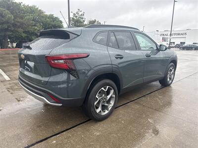 2025 Chevrolet Trax LT   - Photo 7 - Dallas, TX 75252