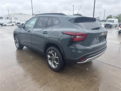 2025 Chevrolet Trax LT   - Photo 5 - Dallas, TX 75252