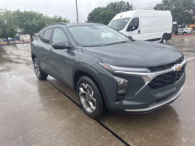 2025 Chevrolet Trax LT   - Photo 9 - Dallas, TX 75252