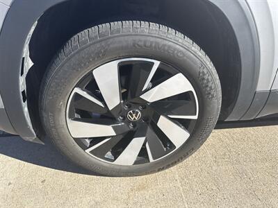 2025 Volkswagen Atlas Cross Sport SE 4Motion  Tech Pkg - Photo 34 - Dallas, TX 75252