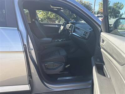 2025 Volkswagen Atlas Cross Sport SE 4Motion  Tech Pkg - Photo 20 - Dallas, TX 75252