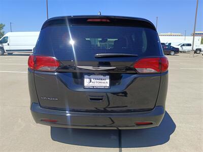 2023 Chrysler Voyager LX   - Photo 6 - Dallas, TX 75252