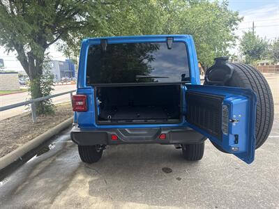 2025 Jeep Wrangler Sahara   - Photo 17 - Dallas, TX 75252