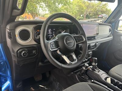 2025 Jeep Wrangler Sahara   - Photo 11 - Dallas, TX 75252