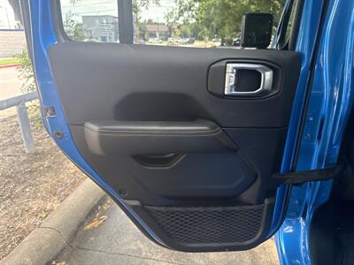 2025 Jeep Wrangler Sahara   - Photo 16 - Dallas, TX 75252